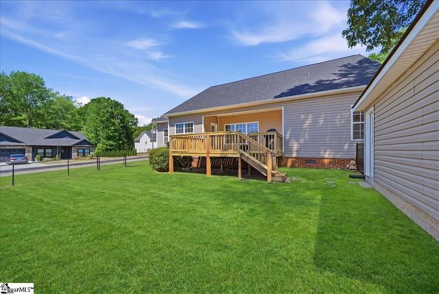 102 Teakwood Court, Boiling Springs, SC 29316