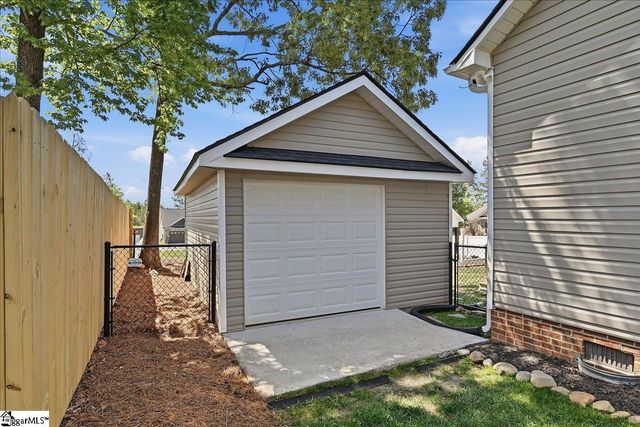 102 Teakwood Court, Boiling Springs, SC 29316