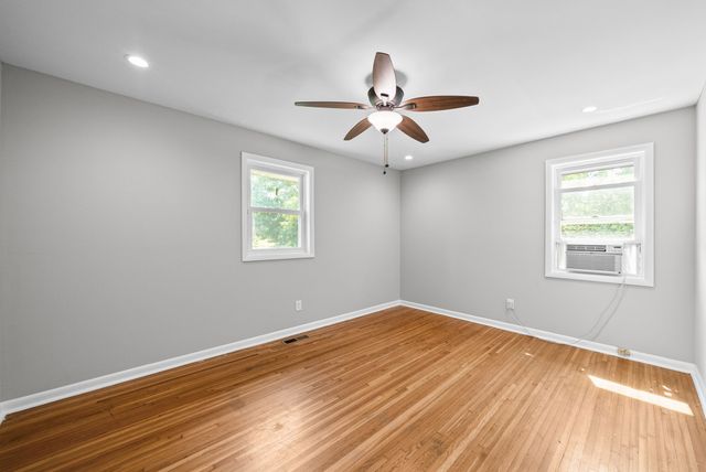 19 Gino Dr, Clarksville, TN 37042