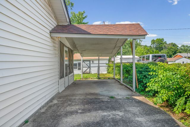 19 Gino Dr, Clarksville, TN 37042