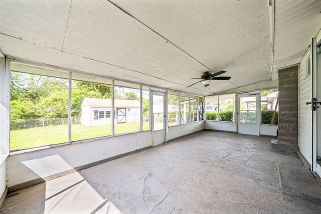 19 Gino Dr, Clarksville, TN 37042