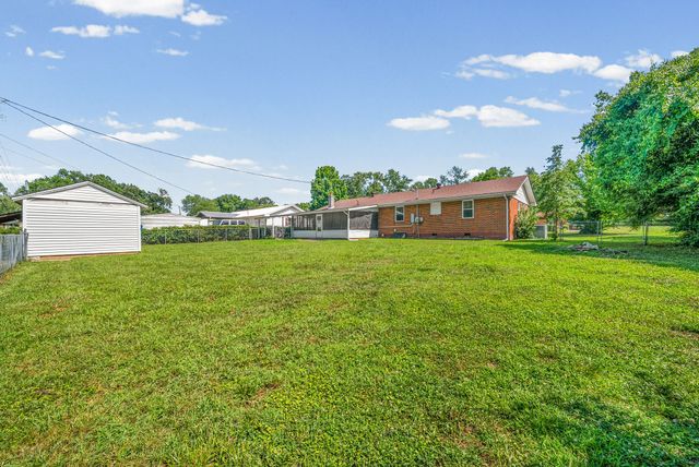 19 Gino Dr, Clarksville, TN 37042