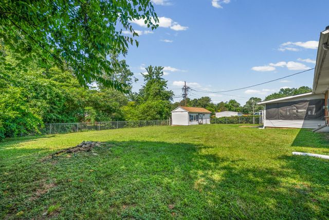 19 Gino Dr, Clarksville, TN 37042