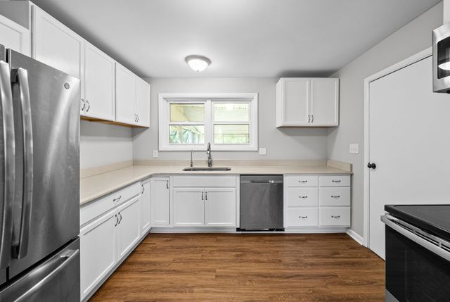 19 Gino Dr, Clarksville, TN 37042