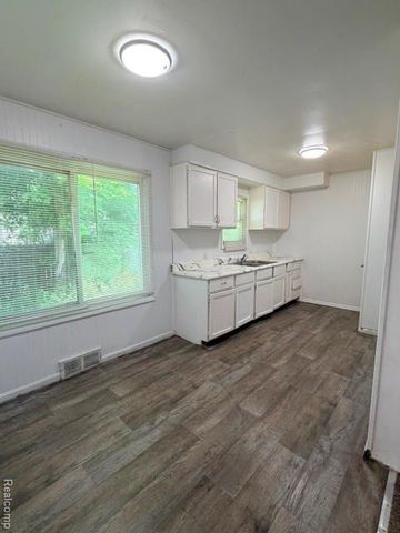 4701 Birchcrest Drive, Flint, MI 48504