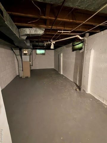 4701 Birchcrest Drive, Flint, MI 48504