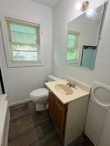 4701 Birchcrest Drive, Flint, MI 48504