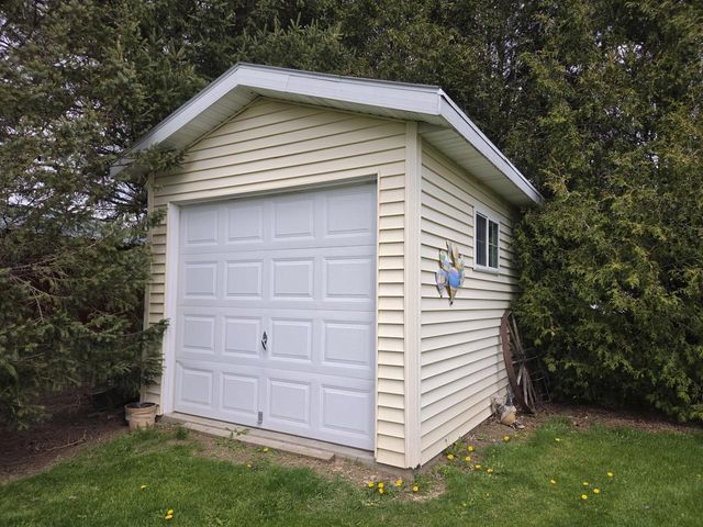 1002 Chrysler DRIVE, Mishicot, WI 54228