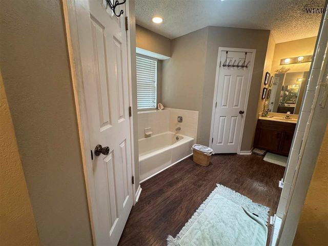 2702 SHEPHERDS GLEN, Wichita Falls, TX 76308