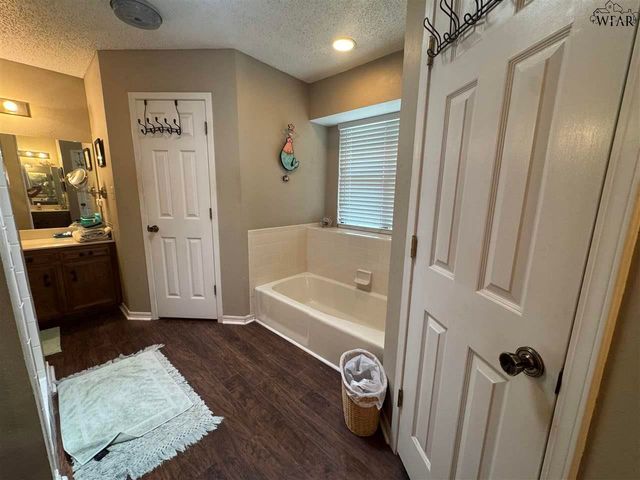 2702 SHEPHERDS GLEN, Wichita Falls, TX 76308