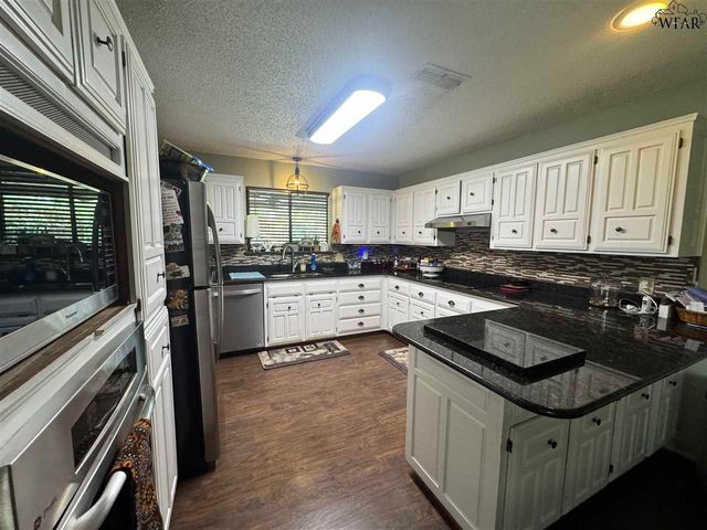 2702 SHEPHERDS GLEN, Wichita Falls, TX 76308