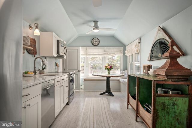 18 W 7TH ST, Barnegat Light, NJ 08006