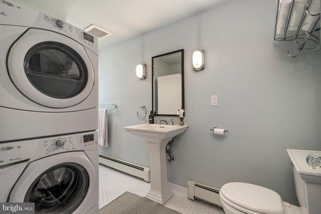 18 W 7TH ST, Barnegat Light, NJ 08006