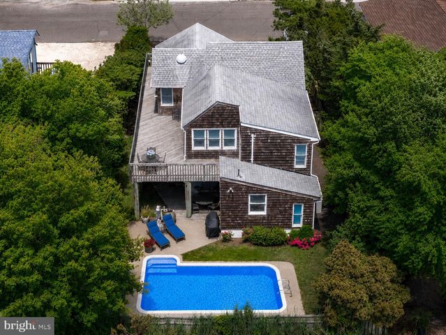 18 W 7TH ST, Barnegat Light, NJ 08006
