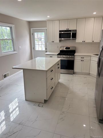 128 W 17th Street, Deer Park, NY 11729