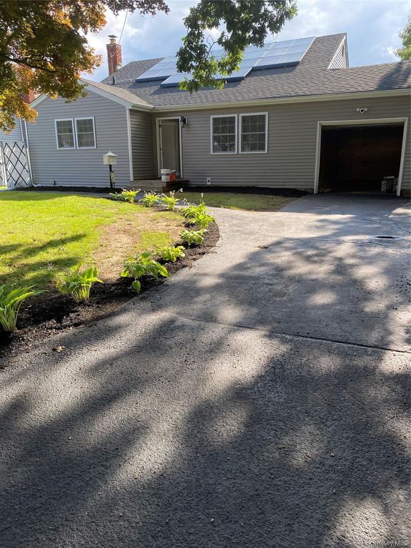 128 W 17th Street, Deer Park, NY 11729