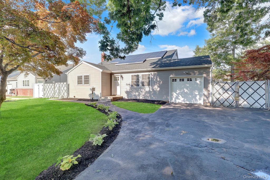 128 W 17th Street, Deer Park, NY 11729 — photo 2