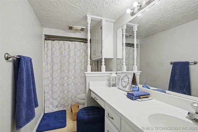 9330 S Oxford Avenue, Tulsa, OK 74137