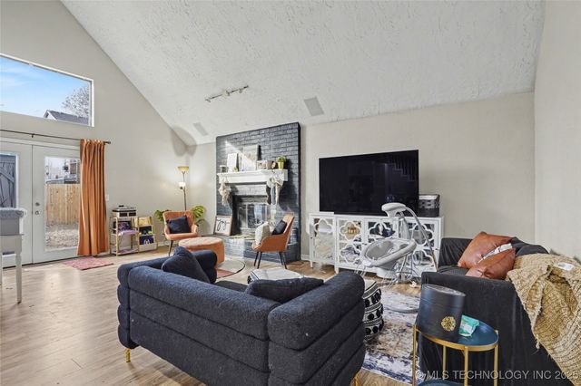 9330 S Oxford Avenue, Tulsa, OK 74137