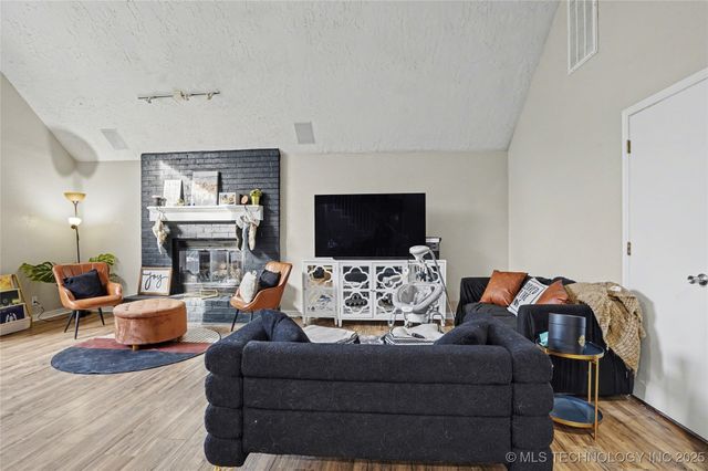 9330 S Oxford Avenue, Tulsa, OK 74137