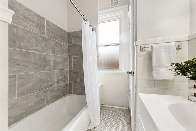 1234 Ridge Ave, Coraopolis, PA 15108
