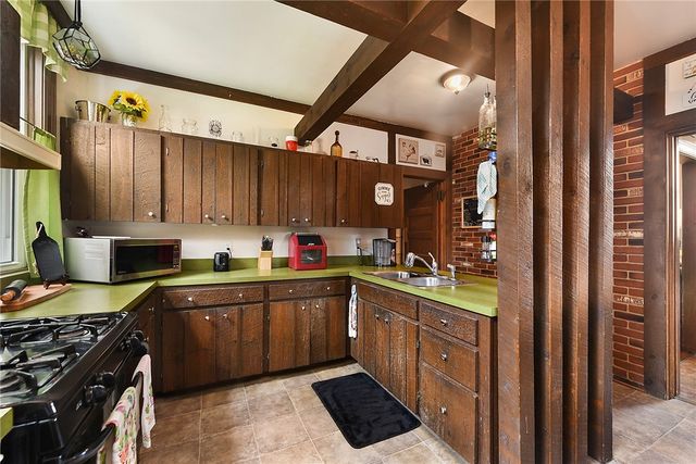 1234 Ridge Ave, Coraopolis, PA 15108