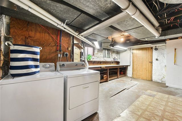 1234 Ridge Ave, Coraopolis, PA 15108