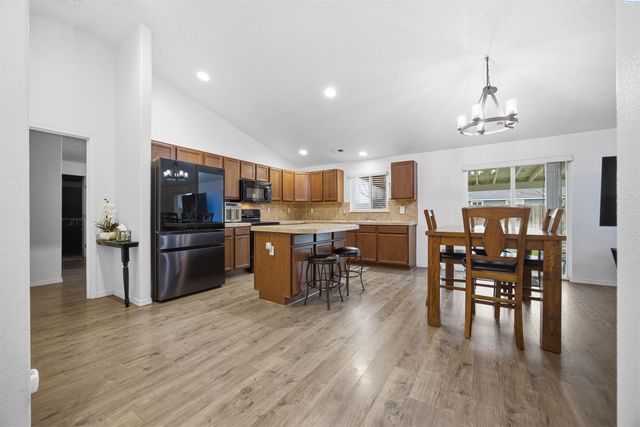 6302 Westport Lane, Pasco, WA 99301