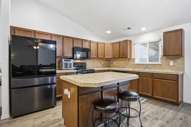 6302 Westport Lane, Pasco, WA 99301