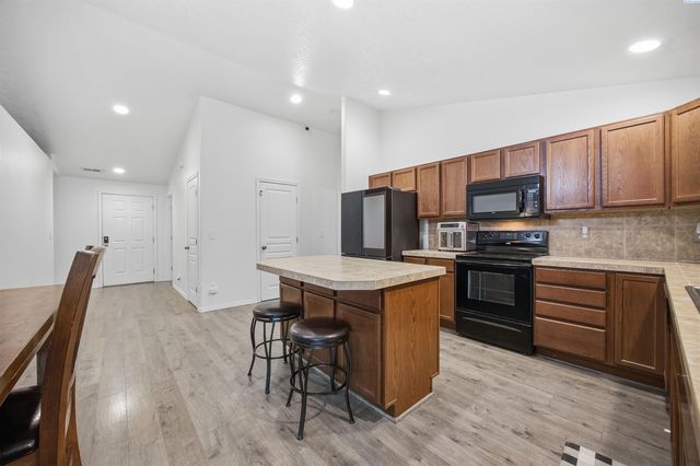 6302 Westport Lane, Pasco, WA 99301