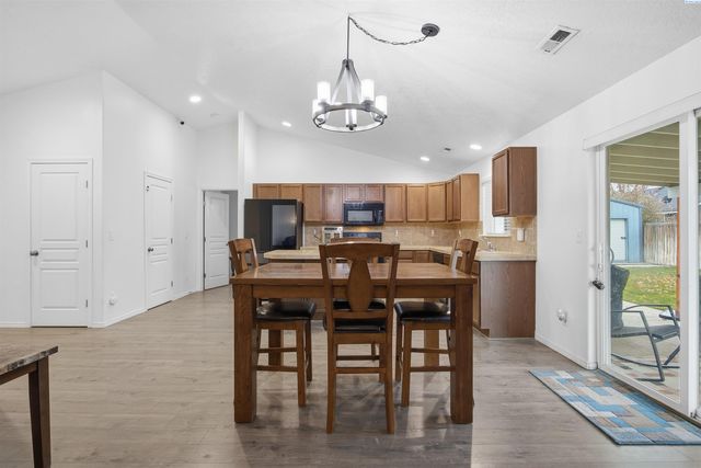 6302 Westport Lane, Pasco, WA 99301