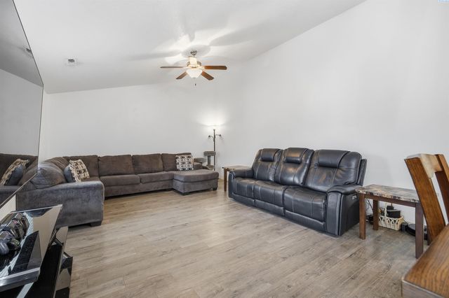 6302 Westport Lane, Pasco, WA 99301