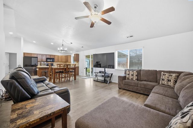 6302 Westport Lane, Pasco, WA 99301