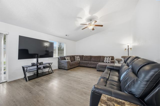 6302 Westport Lane, Pasco, WA 99301