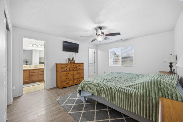 6302 Westport Lane, Pasco, WA 99301