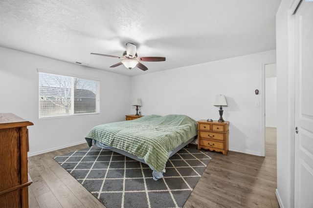 6302 Westport Lane, Pasco, WA 99301