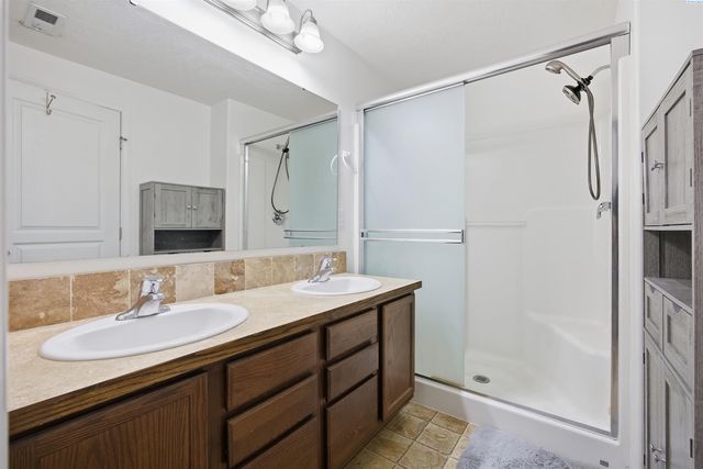 6302 Westport Lane, Pasco, WA 99301