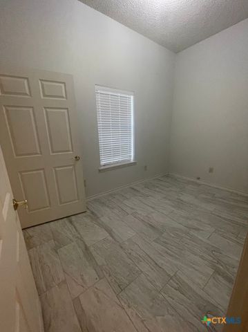 1375 Canyon Trace B, Canyon Lake, TX 78133
