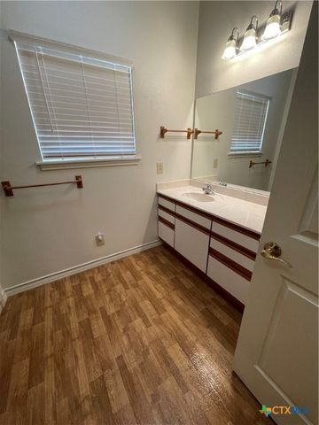 1375 Canyon Trace B, Canyon Lake, TX 78133