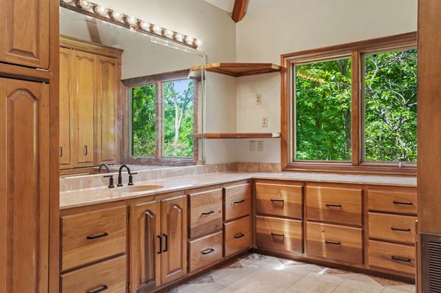 320 Shutes Cv, Old Hickory, TN 37138
