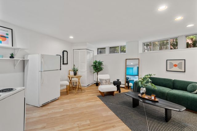 348 Franklin St D, Cambridge, MA 02139