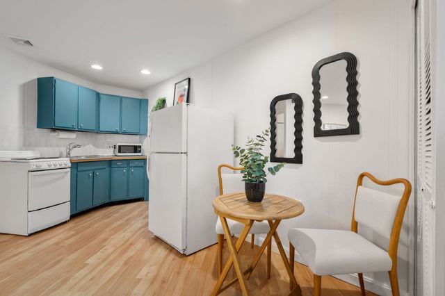 348 Franklin St D, Cambridge, MA 02139