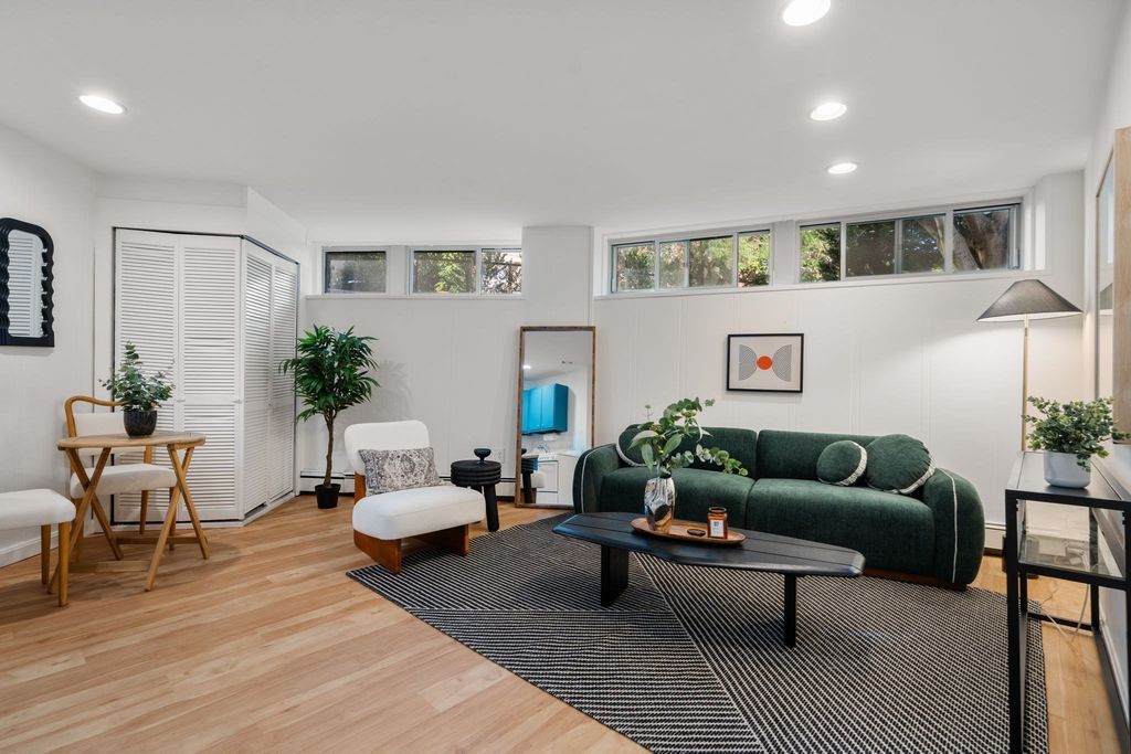 348 Franklin St D, Cambridge, MA 02139