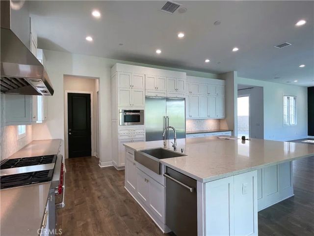 57 Pulsa, Irvine, CA 92618