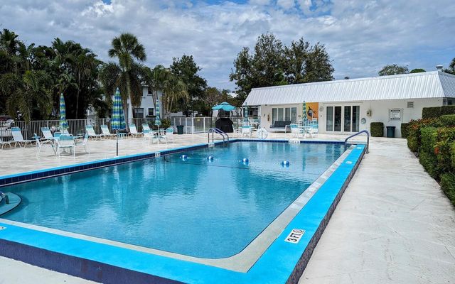 2929 SE Ocean Boulevard 111-2, Stuart, FL 34996