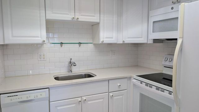 2929 SE Ocean Boulevard 111-2, Stuart, FL 34996