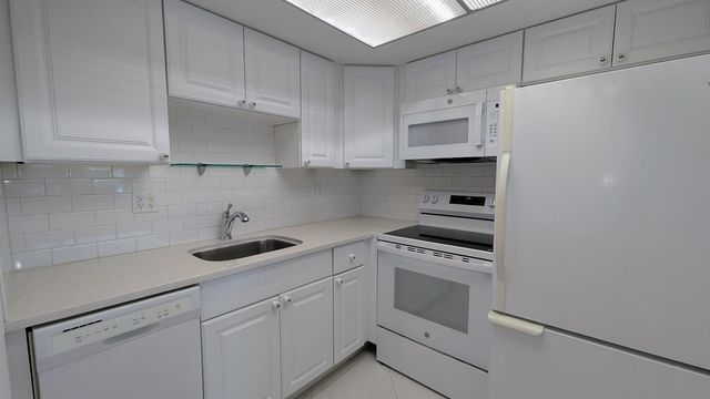 2929 SE Ocean Boulevard 111-2, Stuart, FL 34996