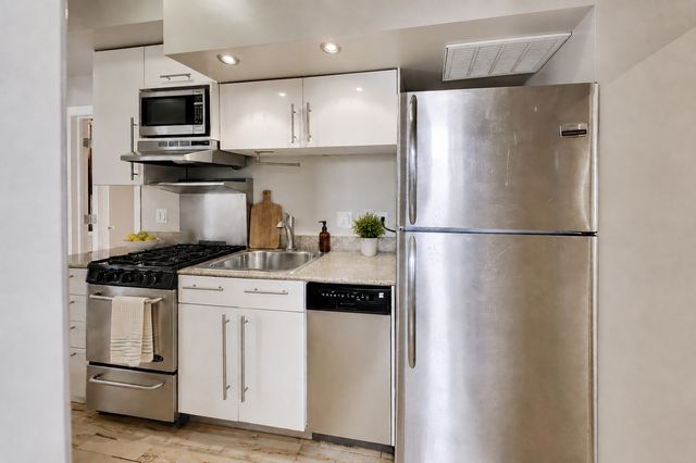 1532 N Greenview Avenue 2F, Chicago, IL 60642