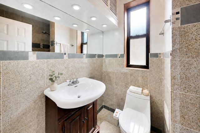 1532 N Greenview Avenue 2F, Chicago, IL 60642