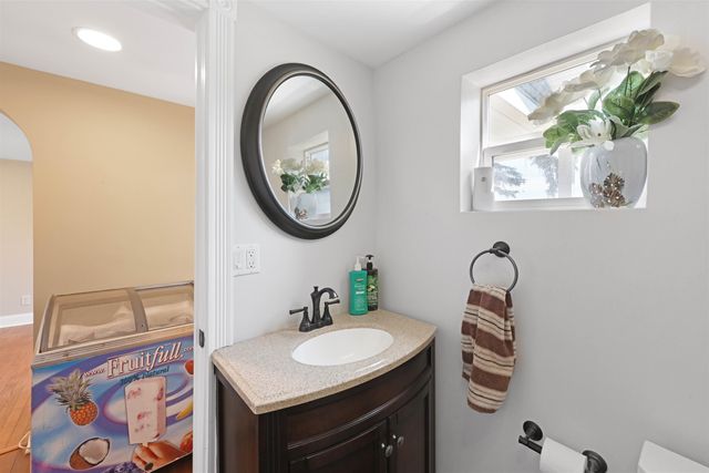 2551 W Shore Road, Isle La Motte, VT 05463